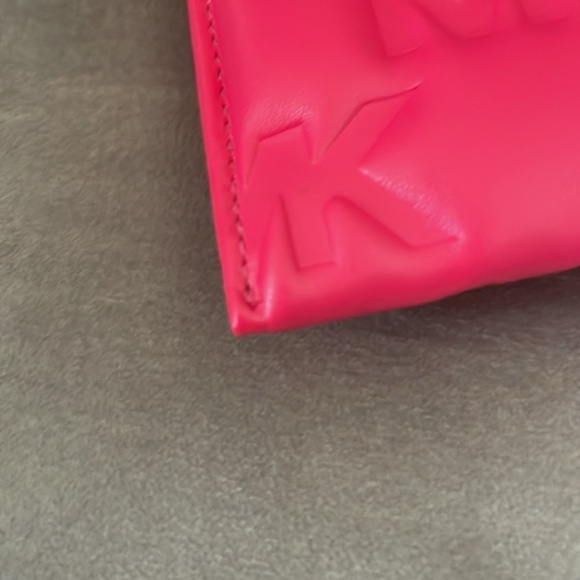 Michael Kors (MK) Pink Jet Set Zip Wristlet NWOT - Picture 3 of 6